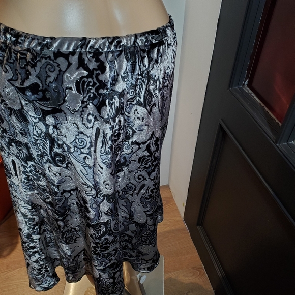 Simon's Metallic Velvet Skirt - Picture 3 of 5